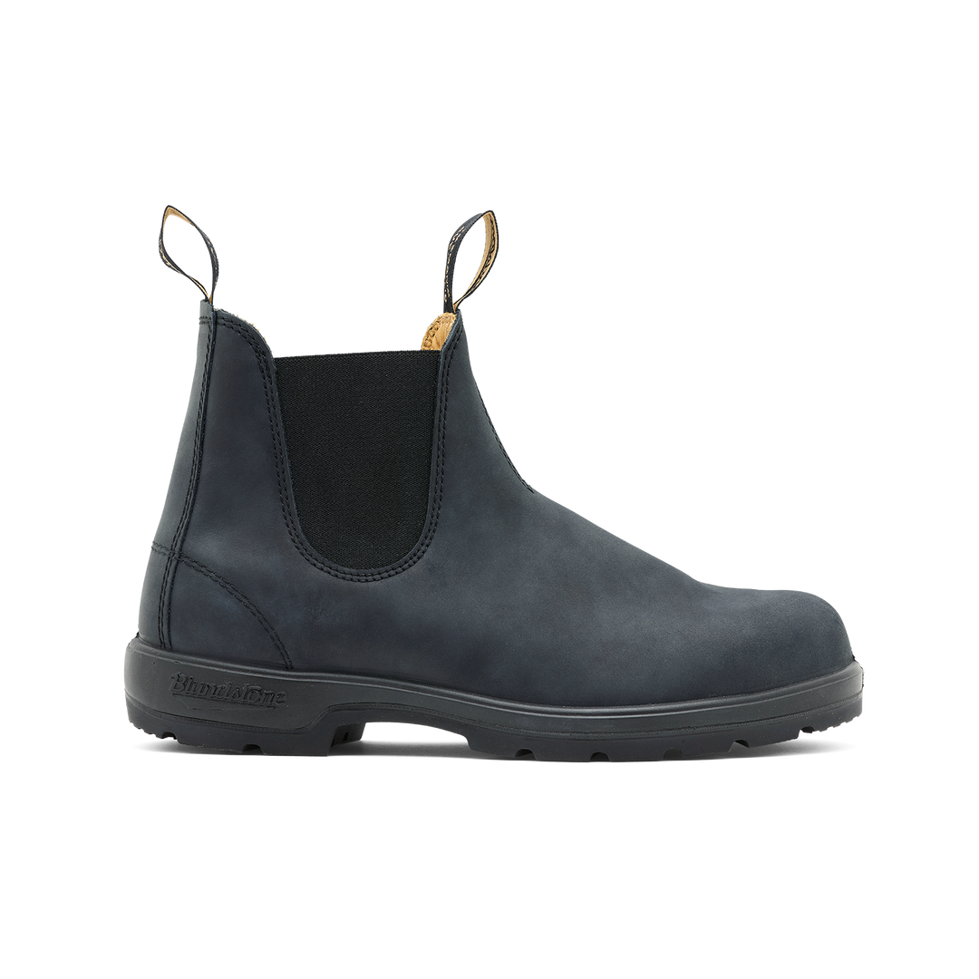 Blundstone 587 Classic: Rustic black leather upper meets high-quality performance for versatile wear.