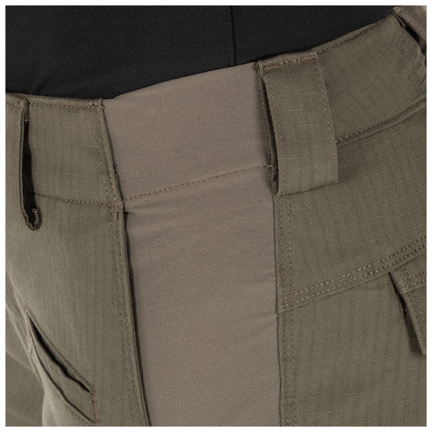 Front Utility Pockets: Offers convenient storage for small essentials.