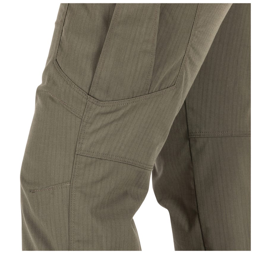 Reinforced Cargo Pockets: Provides additional storage space for larger items.