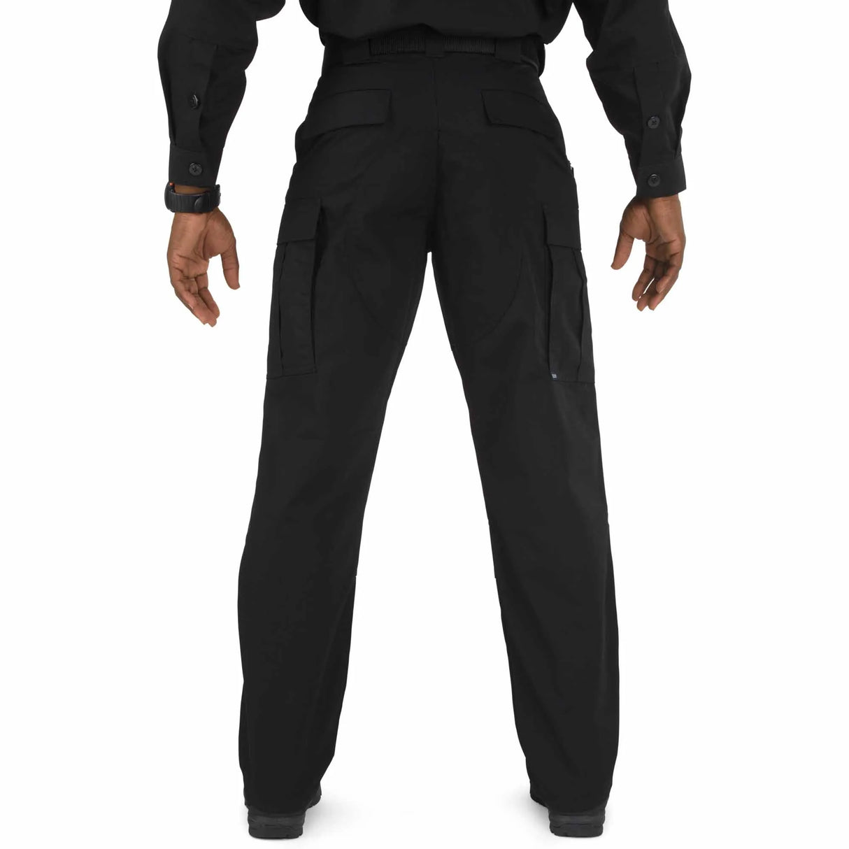 Secure Pocket Design Pant: Features secure pockets to keep valuables safe during missions.