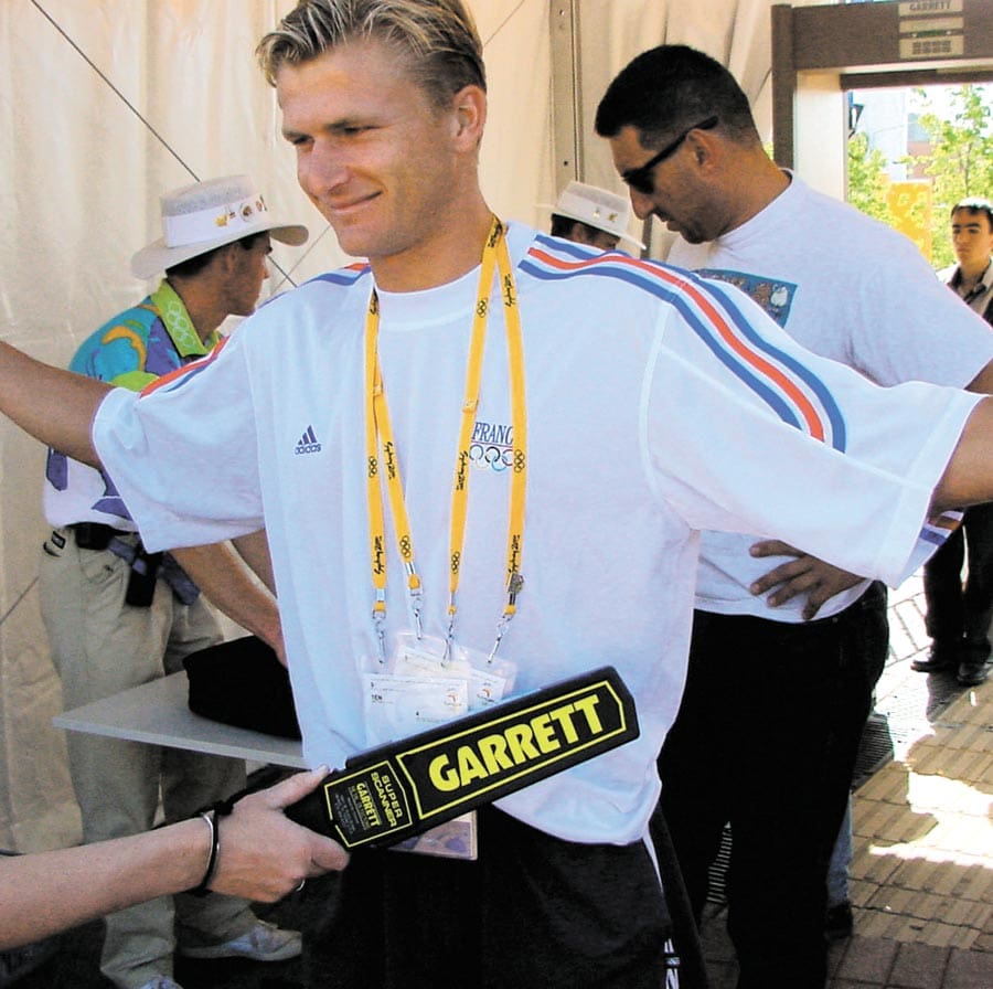 Garrett - Metal Detector -Super Scanner - 9V Battery included