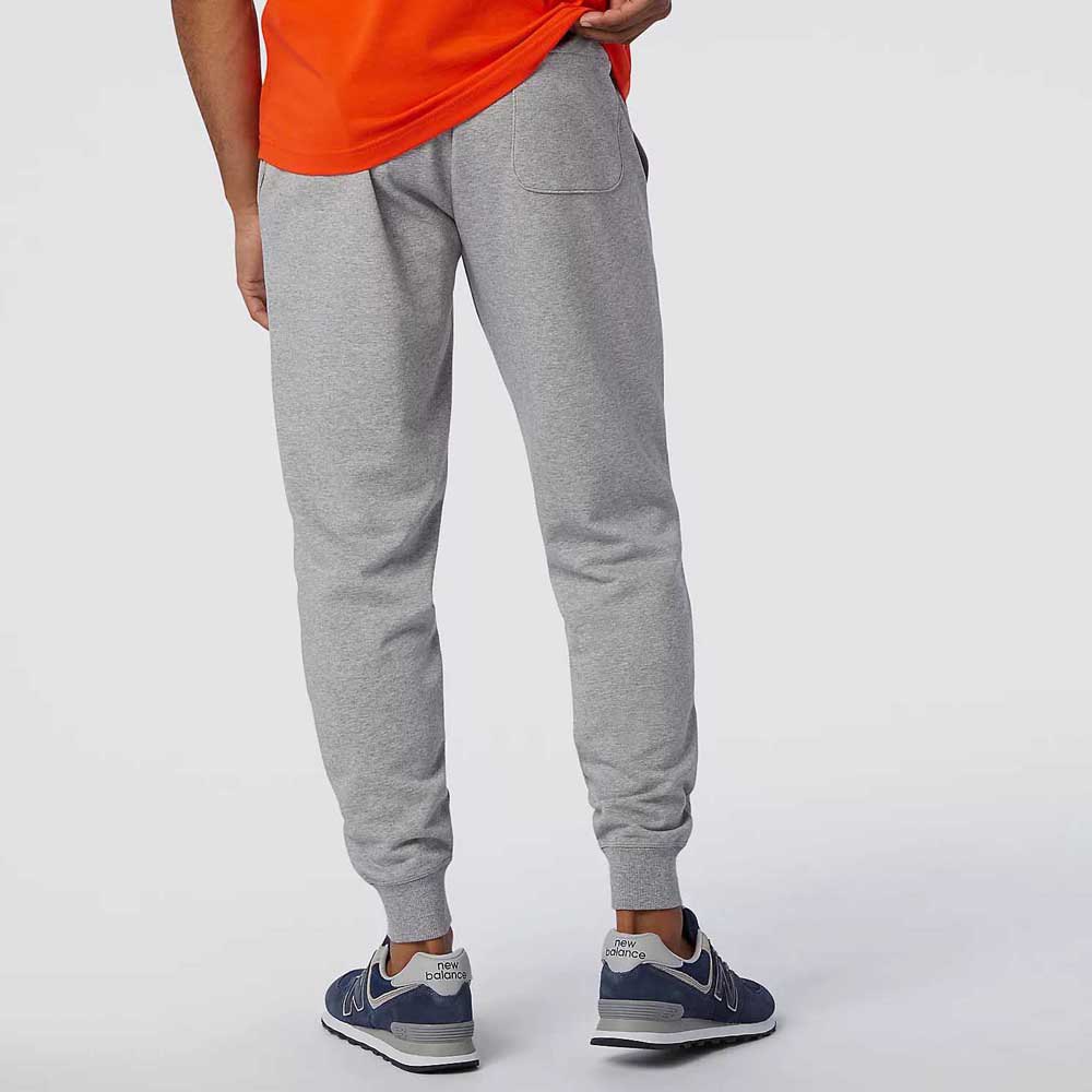 Self-adjusting waistband for a personalized fit.