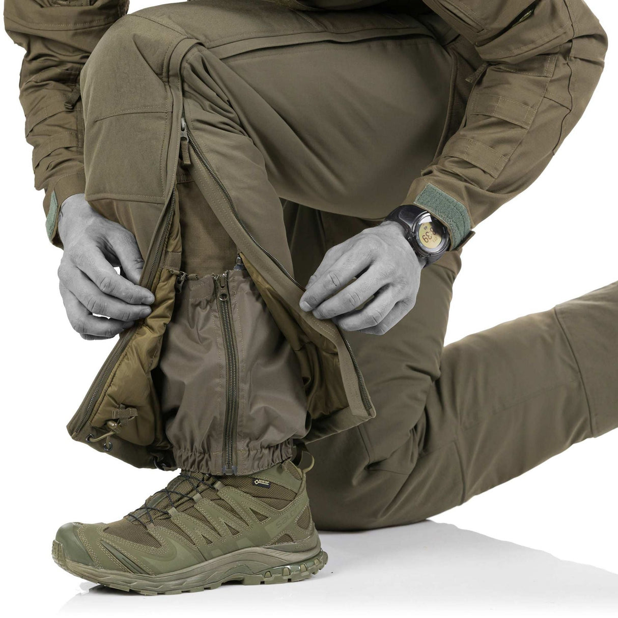 Delta OL 4.0 Tactical Winter Pants: Detachable gaiters and boot hook for added functionality. Conquer the cold with confidence.