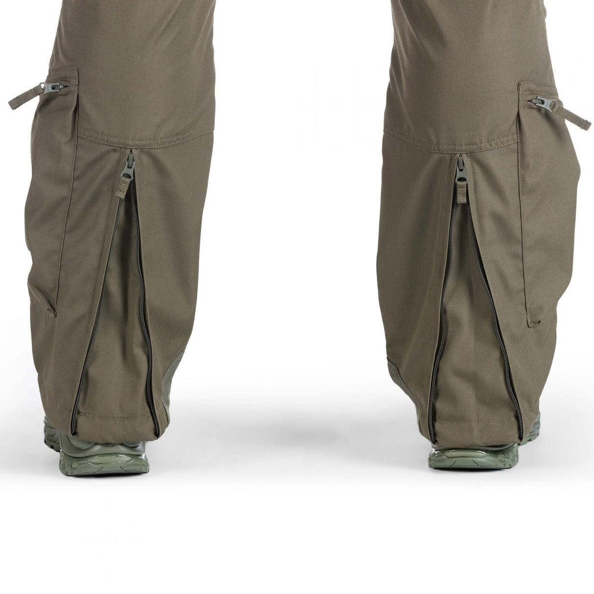 Combat Trousers: Schoeller®-dynamic stretch material, CORDURA® reinforcements, versatile pocket layout.