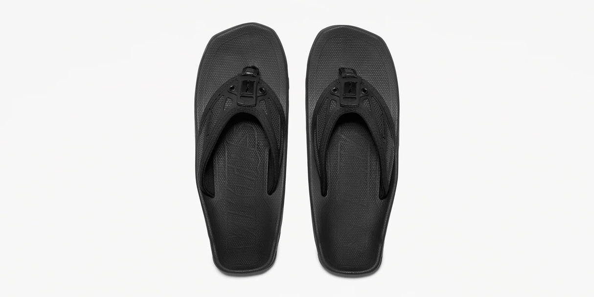 Ruck Recovery Sandal: Durable rubber traction pods ensure stability post-activity.