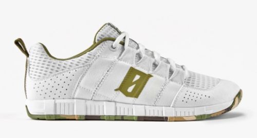 Shoe PTFX Core: Lightweight mesh and synthetic leather overlays for ideal dexterity.
